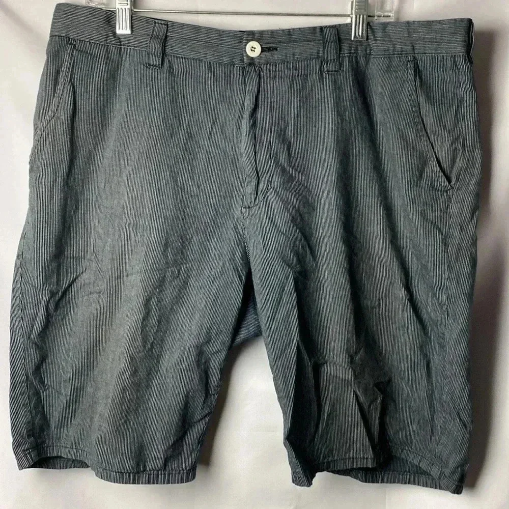 TRAVIS MATHEW SIZE 36 BLACK PIN STRIPE SHORTS 100% COTTON‎ GOOD CLEAN CONDITION